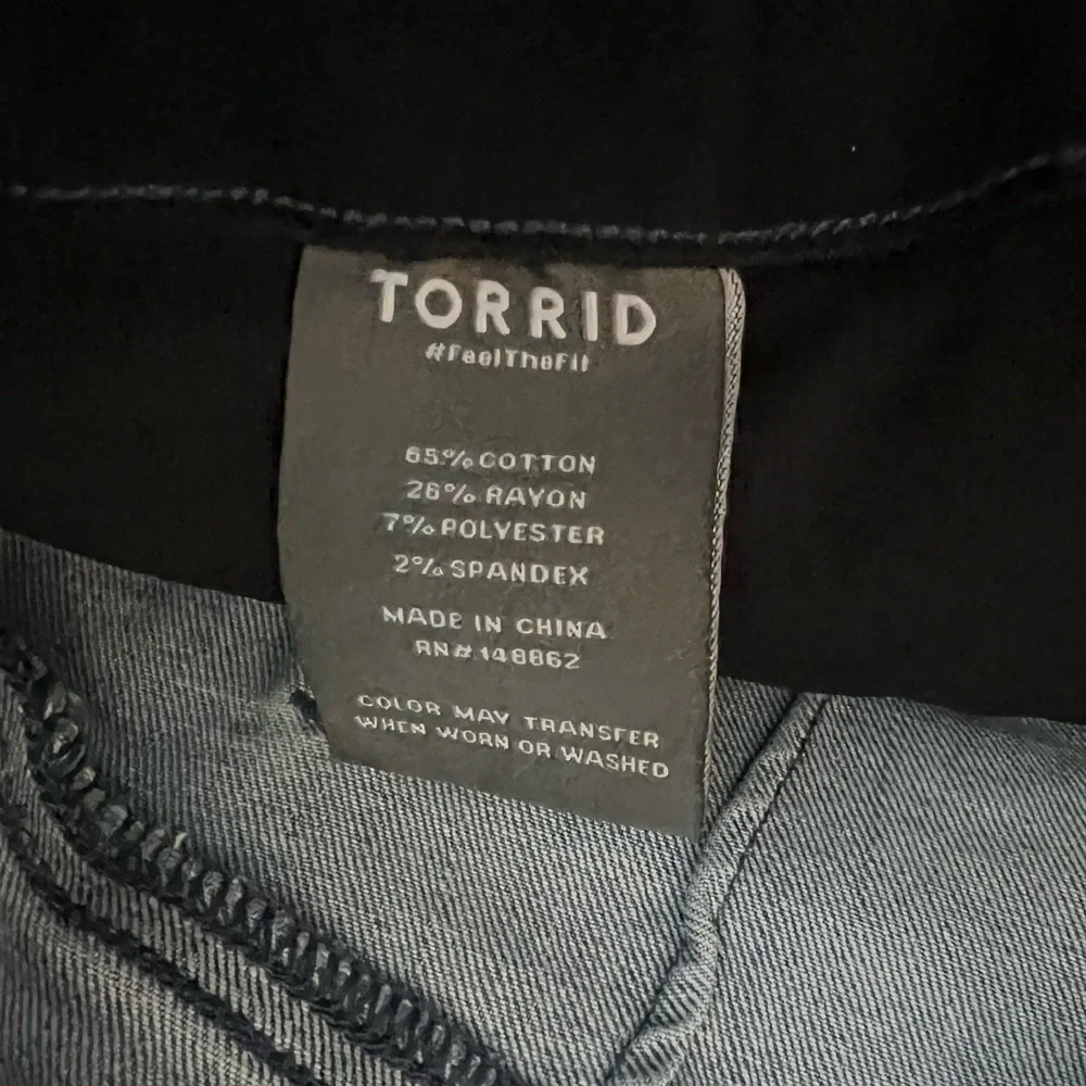NWT Torrid 24 Denim Stretch Long Length Casual Shorts